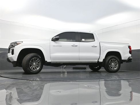 Used 2024 Chevrolet Colorado LT w/ LT Convenience Package image 26