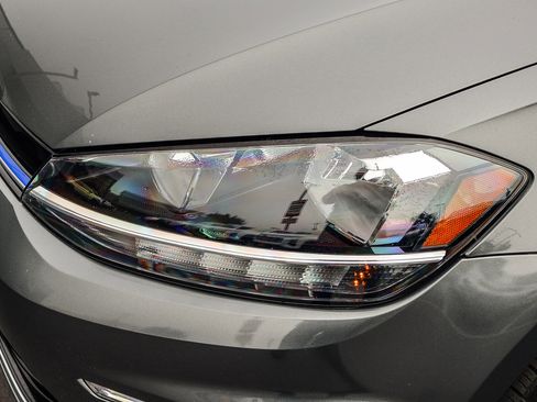 Used 2017 Volkswagen e-Golf SE w/ DC Fast Charging Package image 24