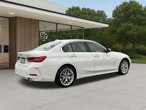 Used 2025 BMW 330i Sedan w/ Convenience Package image 7