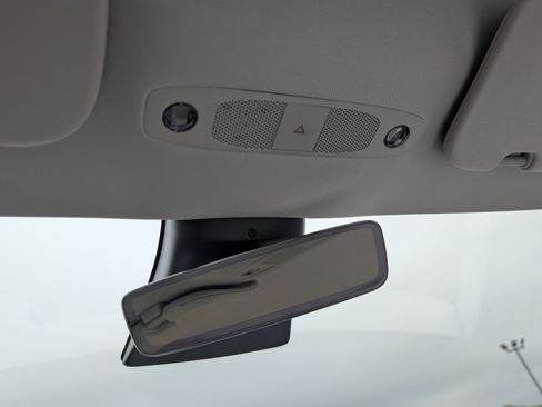 Used 2023 Tesla Model 3 Standard Range image 31