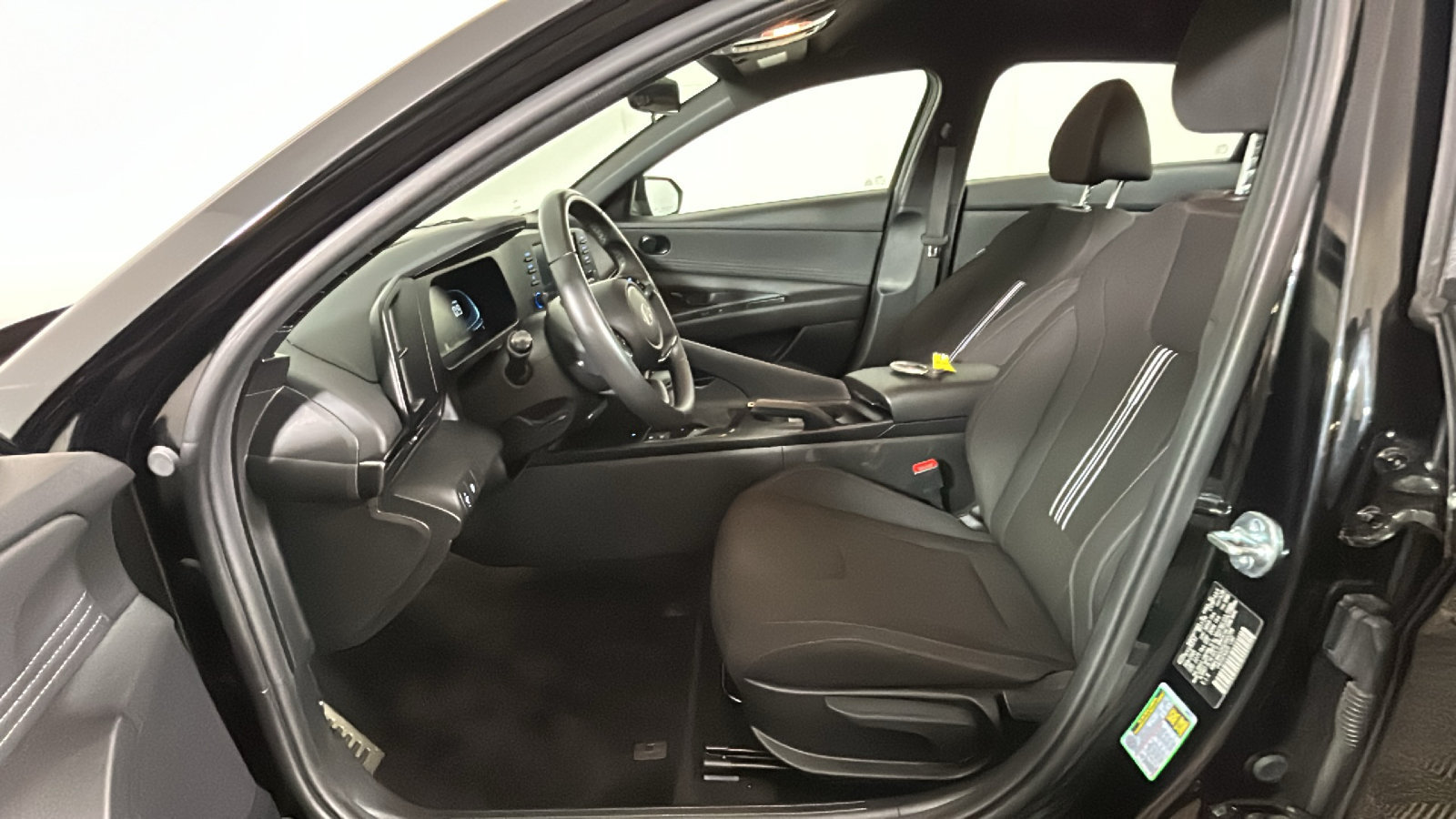 Used 2025 Hyundai Elantra Sport FWD image 14