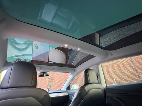 Used 2020 Tesla Model 3 Performance image 24