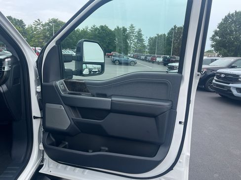 Used 2024 Ford F250 Lariat w/ Lariat Ultimate Package AWD/4WD image 29