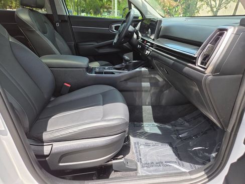Used 2025 Kia Sorento S w/ Panoramic Sunroof Package FWD image 15