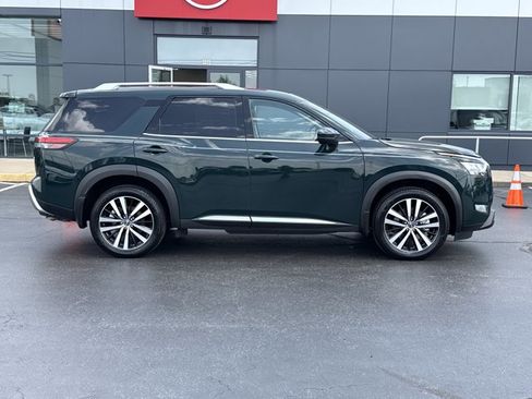 Certified 2025 Nissan Pathfinder Platinum AWD/4WD image 2