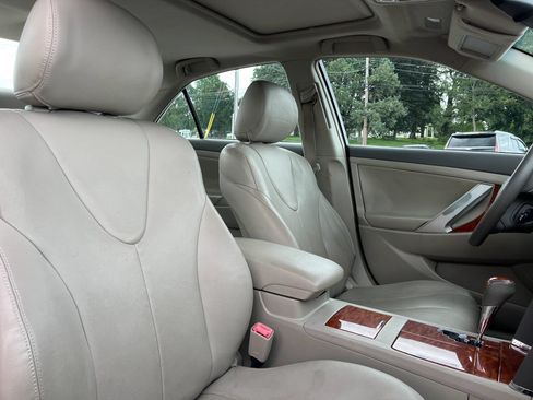 Used 2010 Toyota Camry XLE FWD image 13