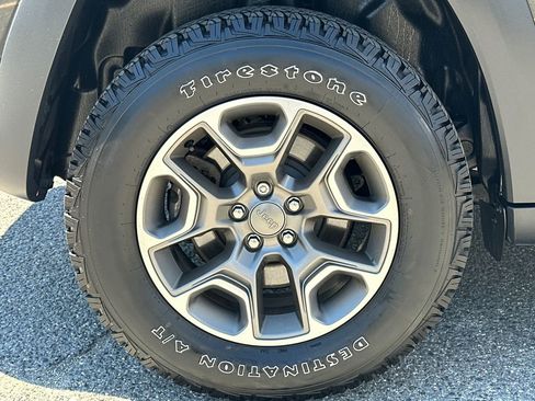 Used 2022 Jeep Cherokee Trailhawk w/ Premium Leather Package AWD/4WD image 8