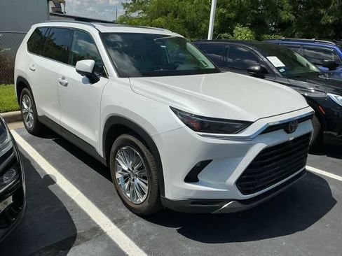 Used 2024 Toyota Grand Highlander AWD image 4