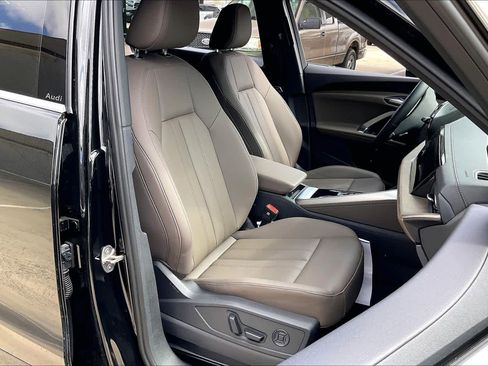 Used 2025 Audi Q5 Premium w/ Convenience Package image 9