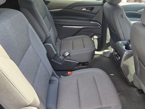 Used 2025 Chevrolet Traverse LT image 15