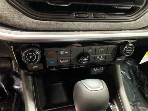 New 2026 Jeep Compass Latitude AWD/4WD image 27