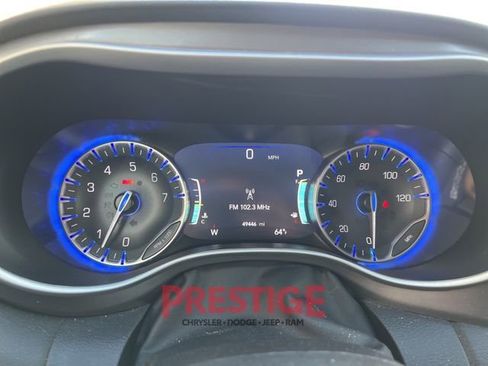 Used 2024 Chrysler Pacifica Touring-L image 38