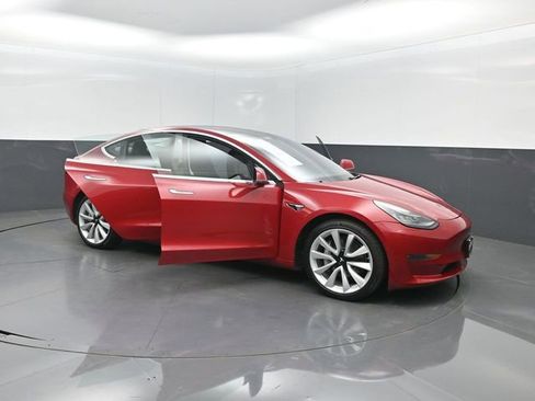 Used 2018 Tesla Model 3 Long Range RWD image 31