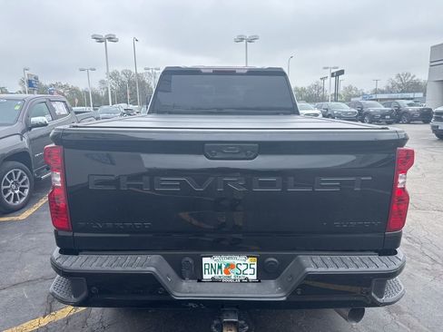Used 2024 Chevrolet Silverado 2500 Custom w/ Custom Value Package image 5