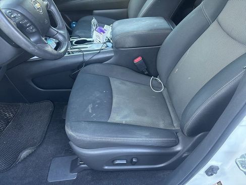 Used 2017 Nissan Pathfinder SV image 4