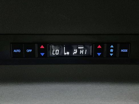 Used 2023 Toyota Sienna XSE AWD/4WD image 26