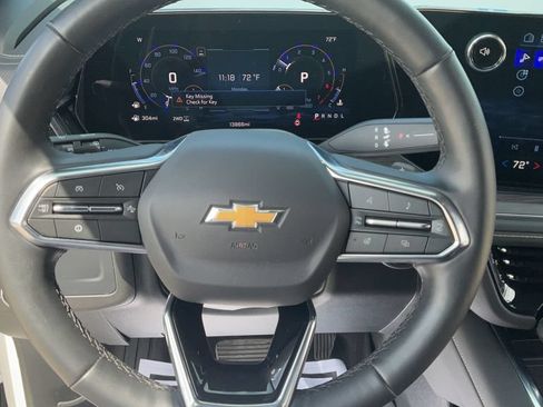 Used 2025 Chevrolet Suburban Premier AWD/4WD image 37