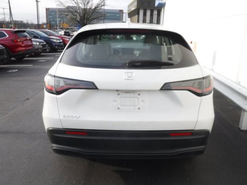 Used 2023 Honda HR-V LX image 7