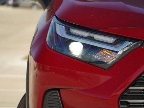 Used 2023 Toyota RAV4 XLE image 2