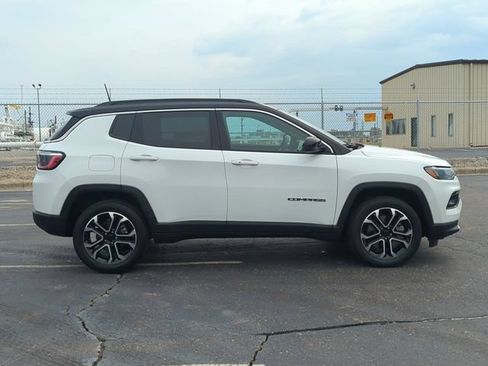 Used 2023 Jeep Compass Limited AWD/4WD image 2