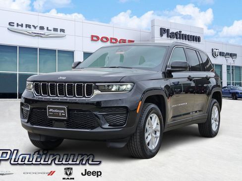 New 2026 Jeep Grand Cherokee Laredo image 2