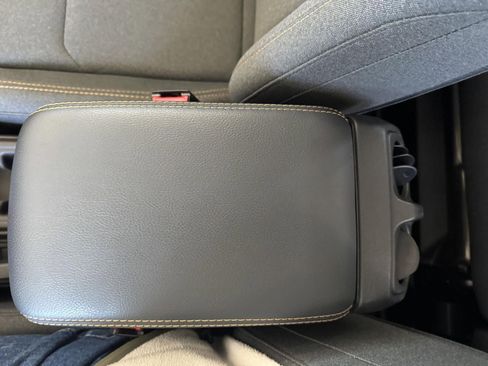 Used 2025 Jeep Wrangler Unlimited Sahara w/ Safety Group image 25