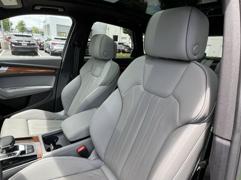 Used 2024 Audi Q5 e Premium Plus w/ Premium Plus Package AWD/4WD image 16