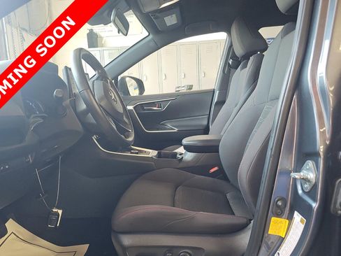 Used 2022 Toyota RAV4 SE AWD/4WD image 6