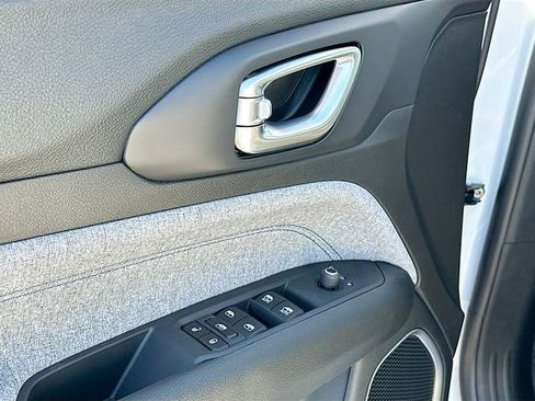 New 2026 Jeep Compass Latitude image 12