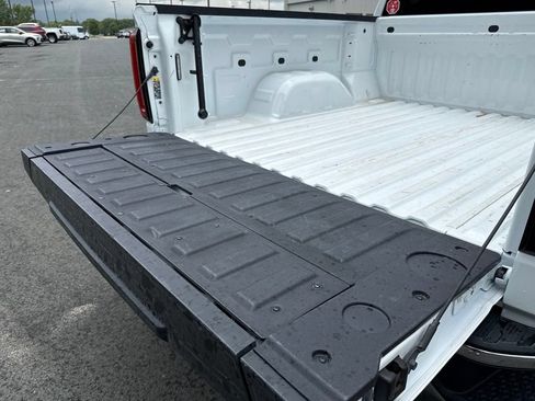 Used 2025 GMC Sierra 1500 SLT AWD/4WD image 18