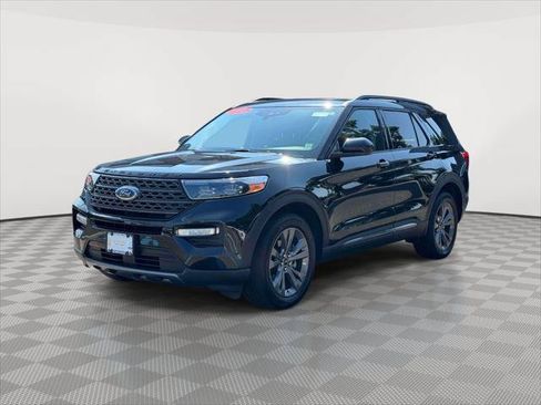 Used 2022 Ford Explorer XLT w/ Equipment Group 202A AWD/4WD image 3