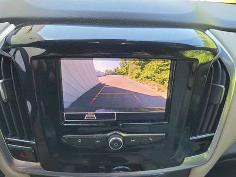 Used 2023 Chevrolet Traverse LS AWD/4WD image 16