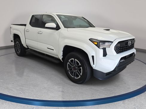 Used 2024 Toyota Tacoma TRD Sport AWD/4WD image 3