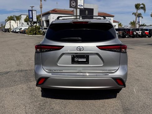 Used 2023 Toyota Highlander Platinum image 11
