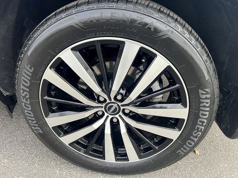 Certified 2024 Nissan Pathfinder Platinum w/ Black Appearance Package image 10