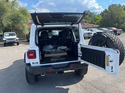 New 2025 Jeep Wrangler Unlimited Rubicon 392 image 17