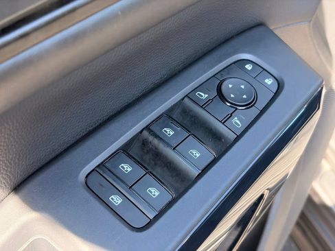 Certified 2025 Nissan Pathfinder SV FWD image 19