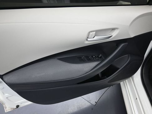 Used 2021 Toyota Corolla LE image 10