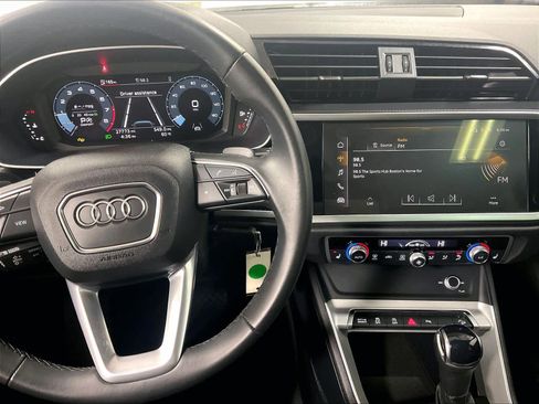 Used 2025 Audi Q3 2.0T Premium image 19