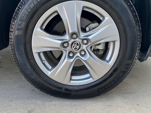 Used 2022 Toyota RAV4 LE AWD/4WD image 24