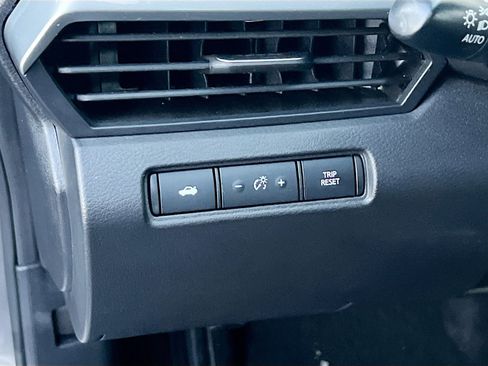 Used 2024 Nissan Altima 2.5 SV image 10