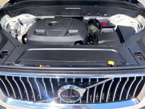 Used 2022 Volvo XC90 T6 Momentum w/ Climate Package AWD/4WD image 18