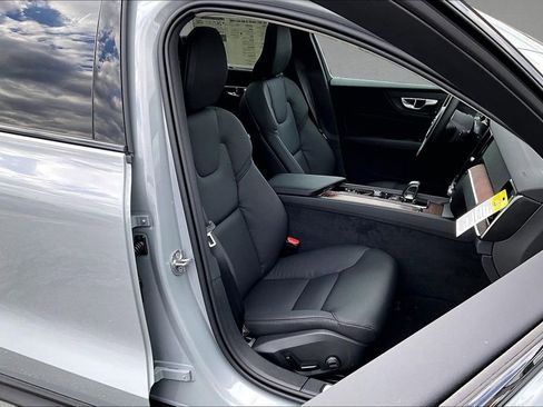 New 2026 Volvo V60 B5 Cross Country Plus w/ Protection Package Premier AWD/4WD image 11