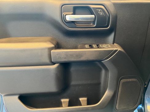 Used 2019 Chevrolet Silverado 1500 Custom w/ Custom Value Package image 11