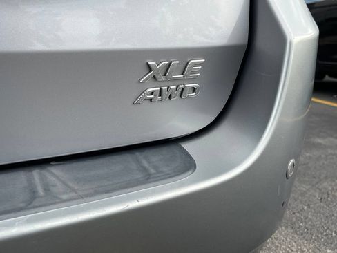 Used 2011 Toyota Sienna XLE w/ Premium Pkg AWD/4WD image 12