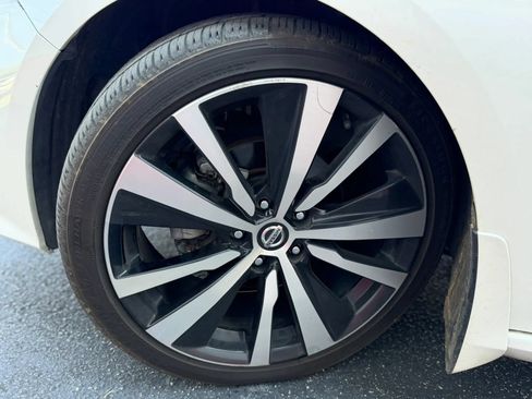 Used 2020 Nissan Altima 2.0 Platinum FWD image 17