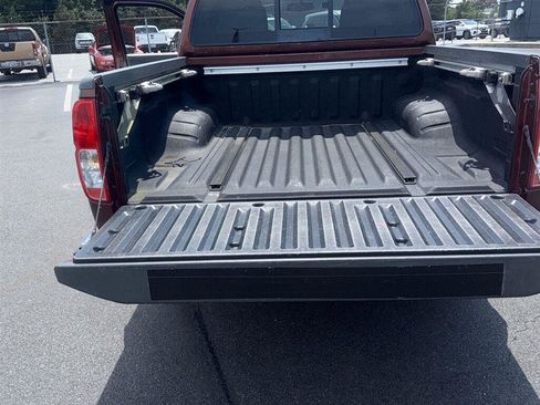 Used 2016 Nissan Frontier SV w/ SV Value Truck Package AWD/4WD image 18