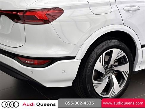 Used 2025 Audi Q6 e-tron Premium Plus image 8