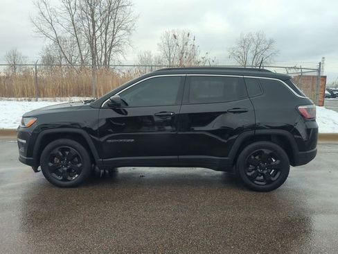 Used 2018 Jeep Compass Latitude FWD image 6
