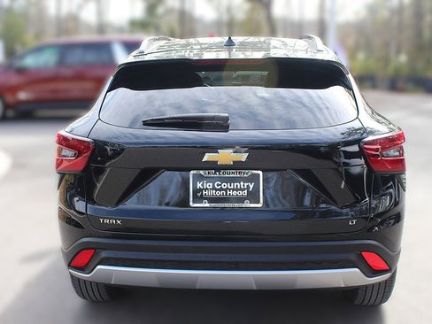 Used 2024 Chevrolet Trax LT w/ LT Convenience Package image 7